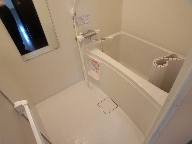 Bath. Same property 203, Room photo