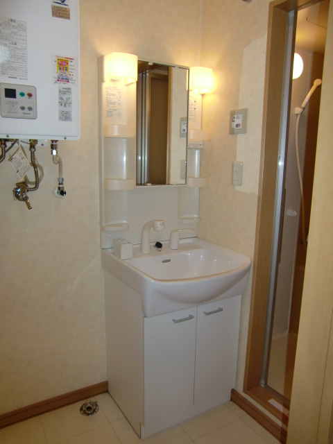 Washroom. It is with Shandore shiny!