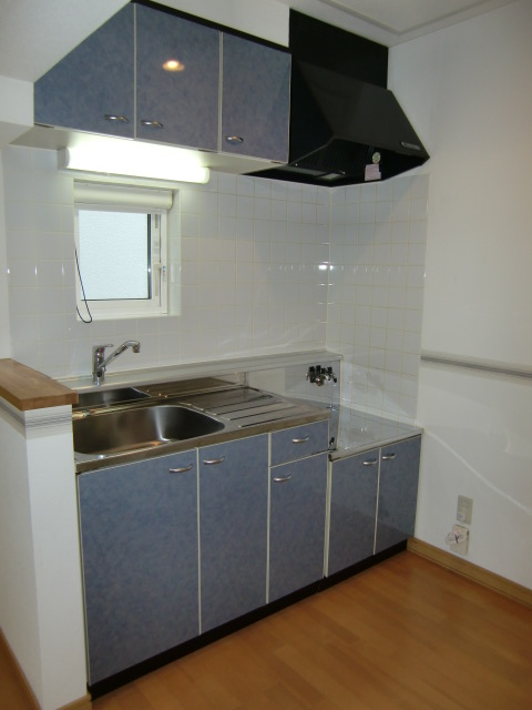 Kitchen. Kitchen also widely, It does not ac- cumulate also smell dated window!