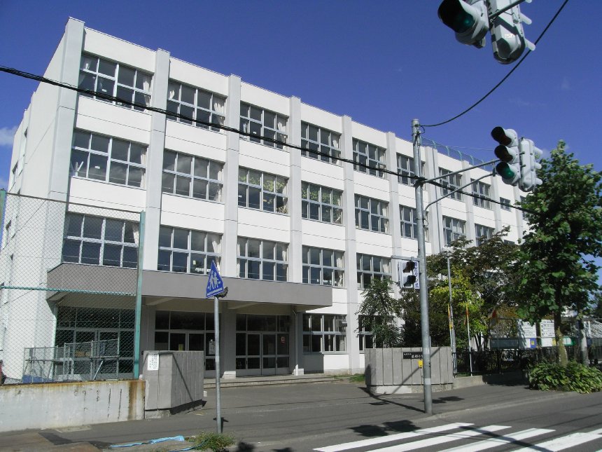 Primary school. 1041m to Sapporo Municipal Naebo elementary school (elementary school)