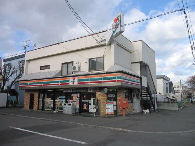 Convenience store. Seven-Eleven North Article 38 store up to (convenience store) 65m