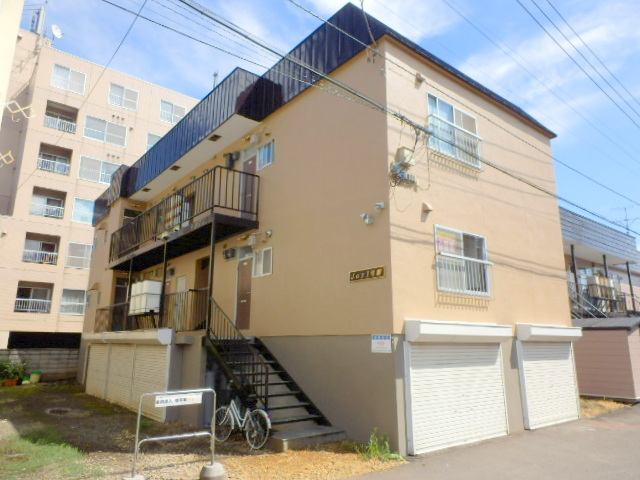 Building appearance. Also vacant garage