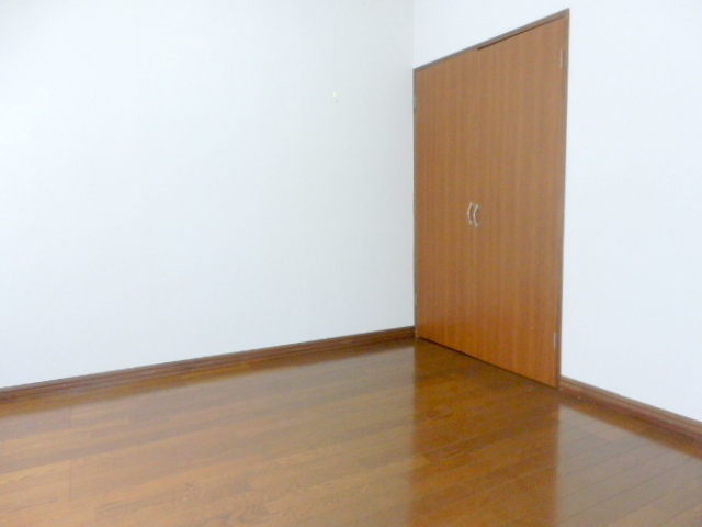 Other room space. It is a popular all-Western-style type of room