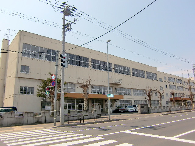 Junior high school. 210m to Sapporo City Tamotsu Mika junior high school (junior high school)