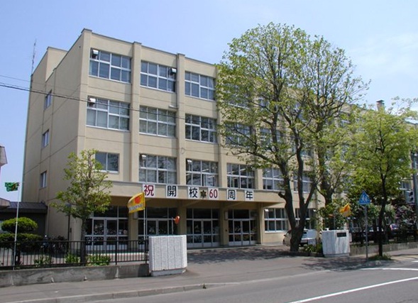 Primary school. 553m to Sapporo Municipal Tamotsu Mika elementary school (elementary school)