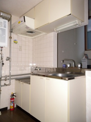 Kitchen. Let's save lives in self-catering! ! 