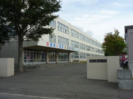 Primary school. 553m to Sapporo Municipal Sakaekita Elementary School