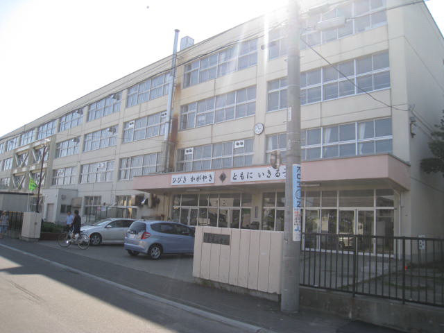 Primary school. 800m to Sapporo Municipal Toko elementary school (elementary school)