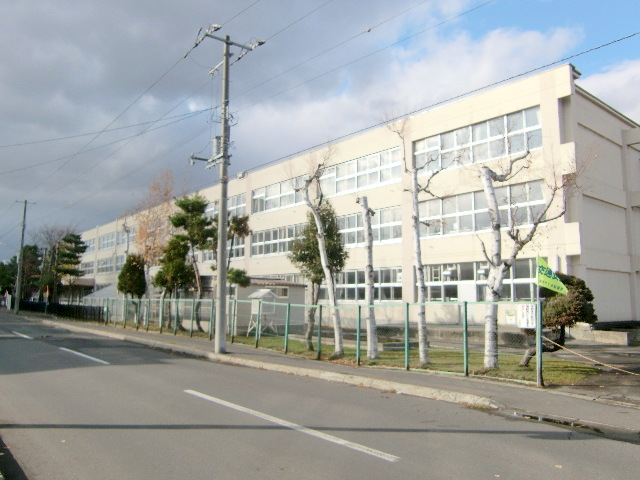 Primary school. 438m to Sapporo TatsuSakae Nishi Elementary School (elementary school)