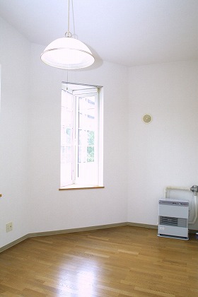 Living and room. Loft property is the high ceilings!