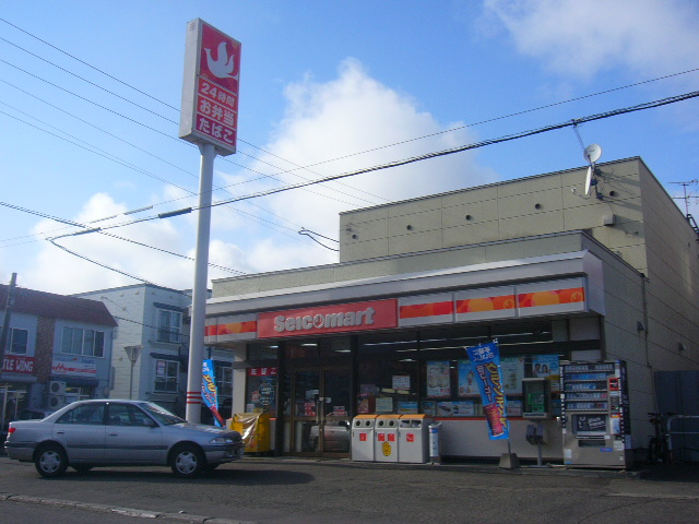 Convenience store. Seicomart up (convenience store) 52m