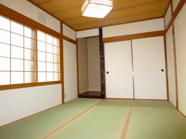Non-living room. 6-mat Japanese-style room next to the living room It was the exchange tatami mat