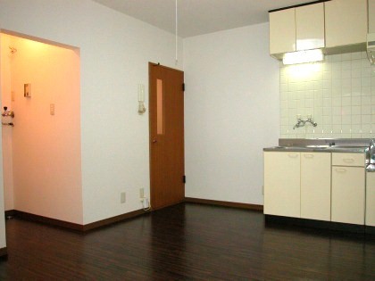 Living and room. 20,000 yen in this breadth looks cheap
