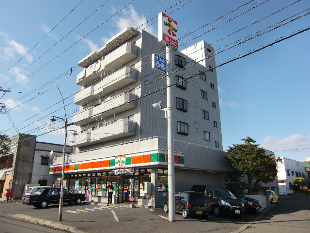 Convenience store. Thanks Sapporo Motomachi store up (convenience store) 498m