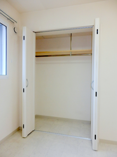 Receipt. Spacious closet equipped