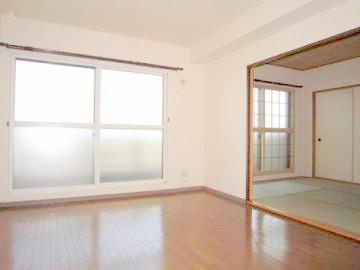 Living and room. Spacious is living