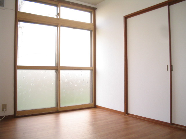 Living and room. Beautiful flooring