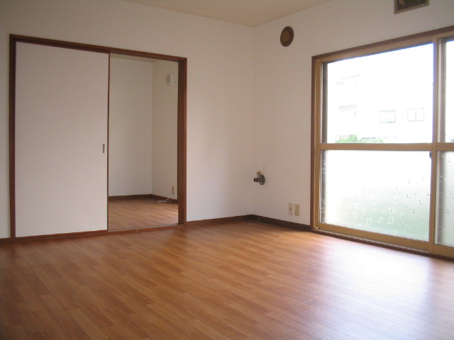 Living and room. Spacious living room ☆