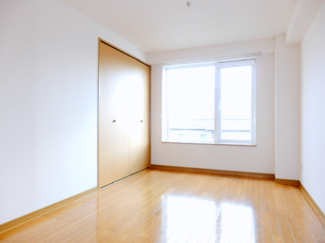 Other room space. It is a popular all-Western-style type of room