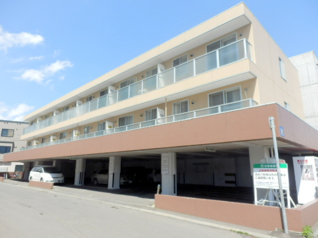 Building appearance. It is very popular apartment Kanjō-Dōri-Higashi Station 1-minute walk