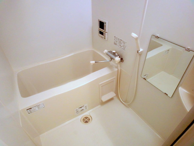 Bath. Bathroom is equipped with TV ☆ 