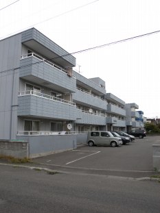 Building appearance. South-facing balcony