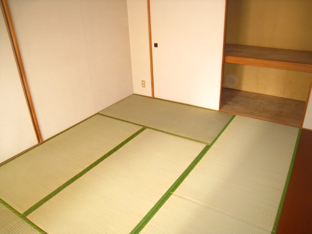 Other room space. Calm Japanese-style room! 