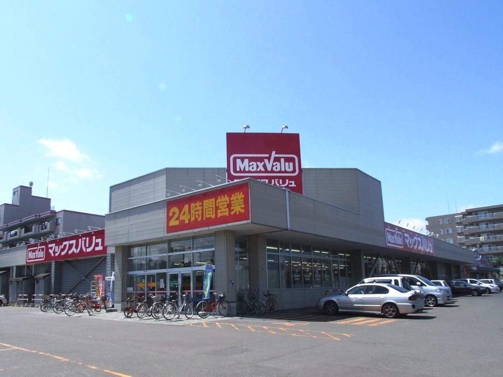 Supermarket. Maxvalu to North Article 26 shop 741m