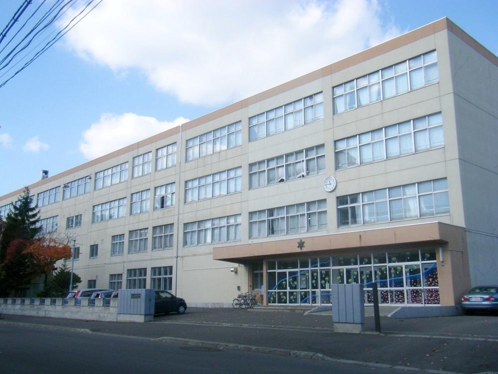 Junior high school. 1363m to Sapporo Municipal Sakaeminami junior high school