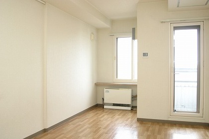 Living and room. The rent auto lock-conditioned apartment! ! 