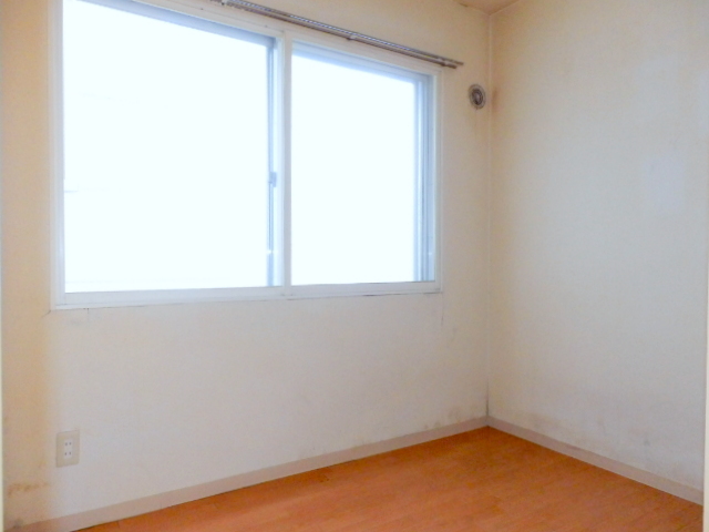 Other room space. It is a popular all-Western-style type of room