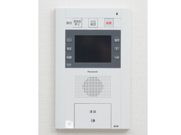 Security.  [Install the camera in conjunction with dwelling units within the intercom to set entrance] In addition to be able to unlock the visitors from the check with the video and audio, Automatic recording of visitors in the absence ・ Date and time recording is also available (same specifications)