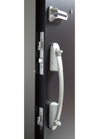 Security.  [Double Rock ・ Sickle dead bolt lock] Entrance door, Double lock higher crime prevention. Also, And dead bolt becomes sickle, And effective in modus operandi to break open from the gap between the door and put a like metal (same specifications)