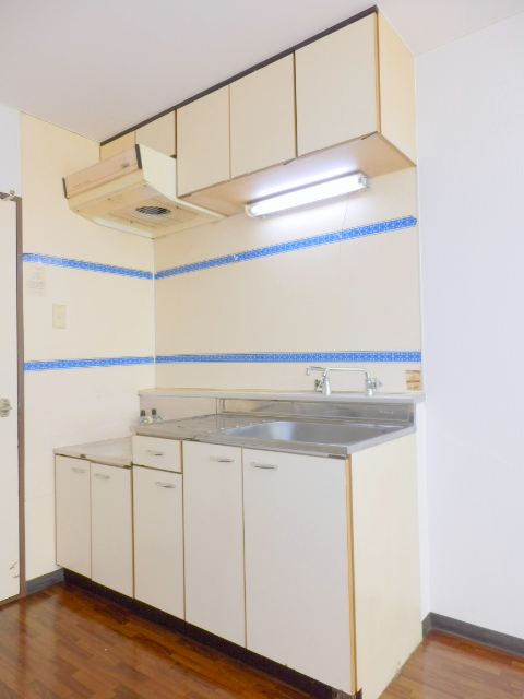 Kitchen. It is beautifully cleaning being completed