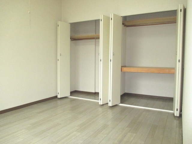 Other room space. closet