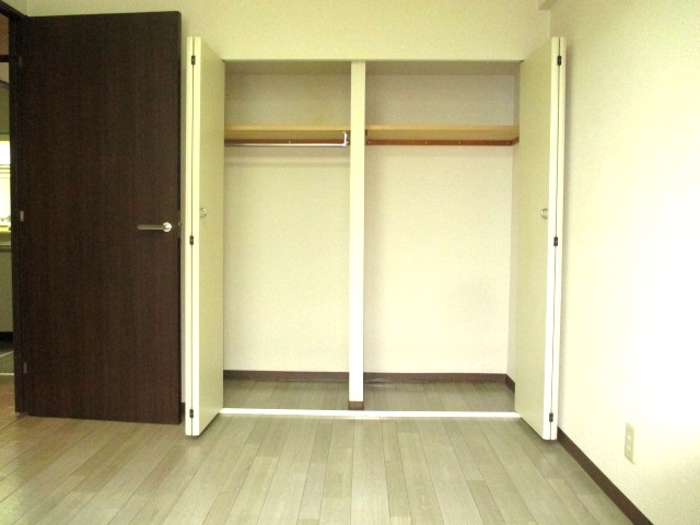 Other room space. closet