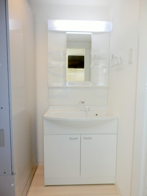 Washroom. Shampoo dresser equipped