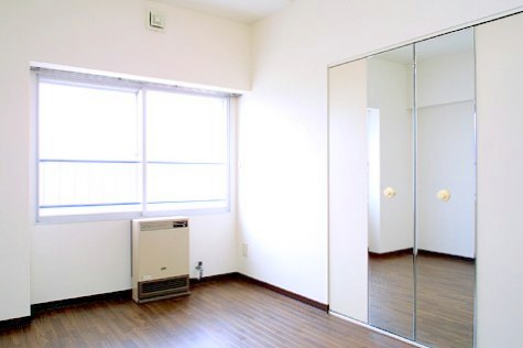 Other room space. It is a popular all-Western-style type of room