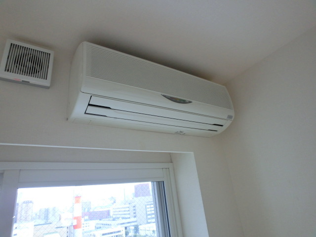 Other Equipment. Comfortable living in air-conditioned (* ^ _ ^ *)