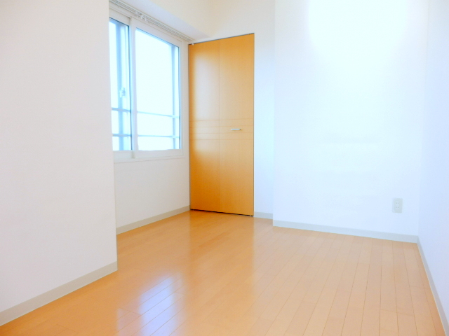 Other room space. It is a popular all-Western-style type of room