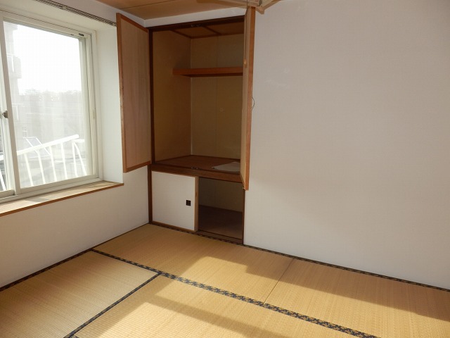 Other room space. Day is also good, It is housed with depth