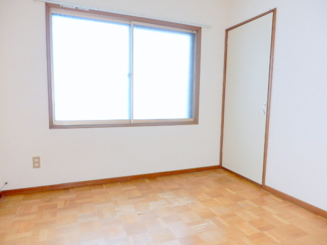 Other room space. It is a popular all-Western-style type of room