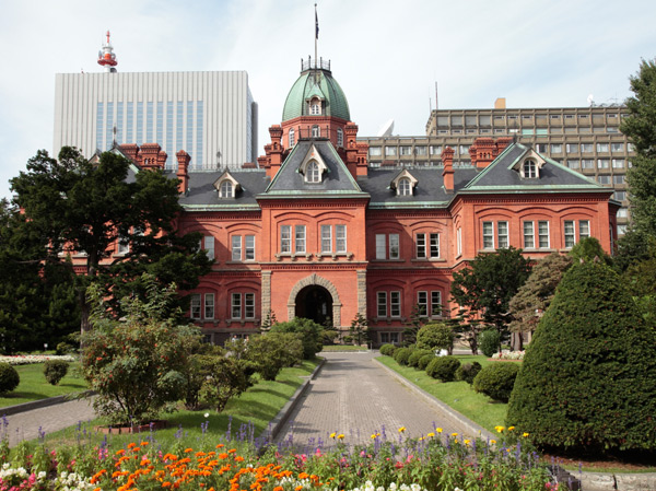 Surrounding environment. Hokkaido (about 1100m ・ A 14-minute walk). "Red brick" Former Hokkaido Government Office Building, which has been nicknamed. Lush vestibule citizens oasis