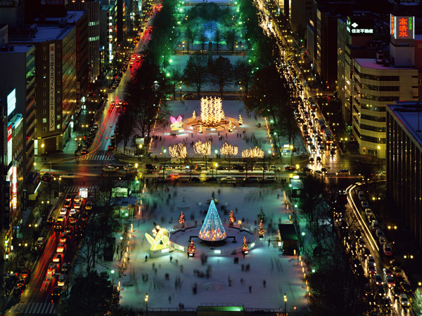 Surrounding environment. Odori Park (about 1100m ・ A 14-minute walk). Event venue locations such as "Sapporo Snow Festival" to represent the Sapporo. Seasonal flowers can enjoy in the park