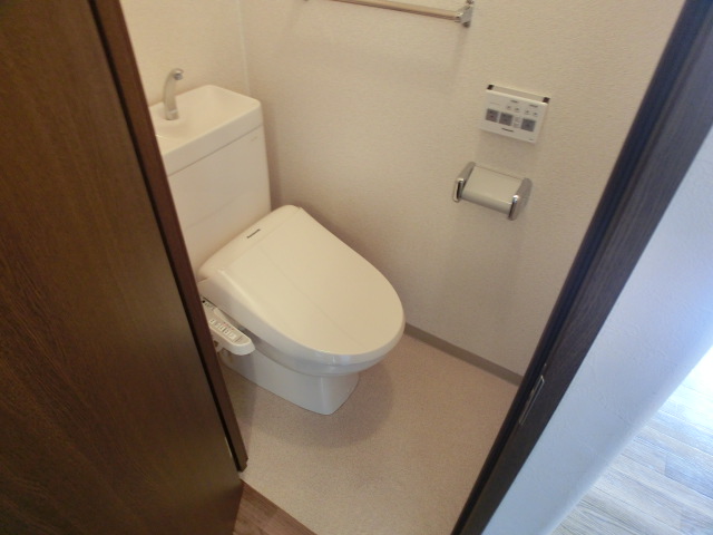 Toilet. Bus toilet by property (* ^ _ ^ *)
