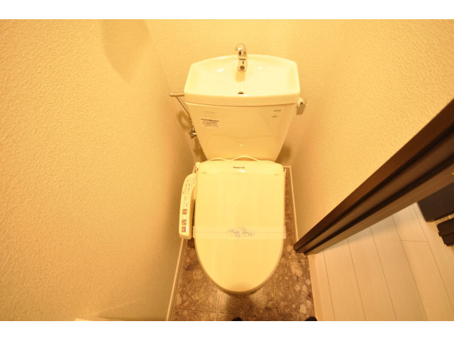 Toilet. Washlet equipped! ! 