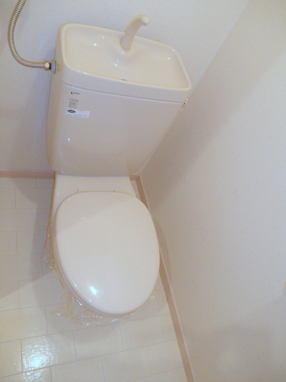 Toilet. It is beautifully cleaning being completed