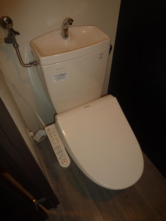 Toilet. Similar Property reference photograph