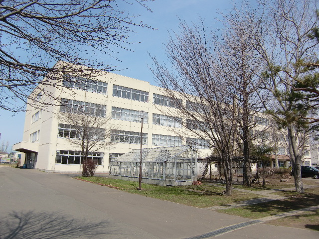 Junior high school. 433m to Sapporo Municipal Toei junior high school (junior high school)