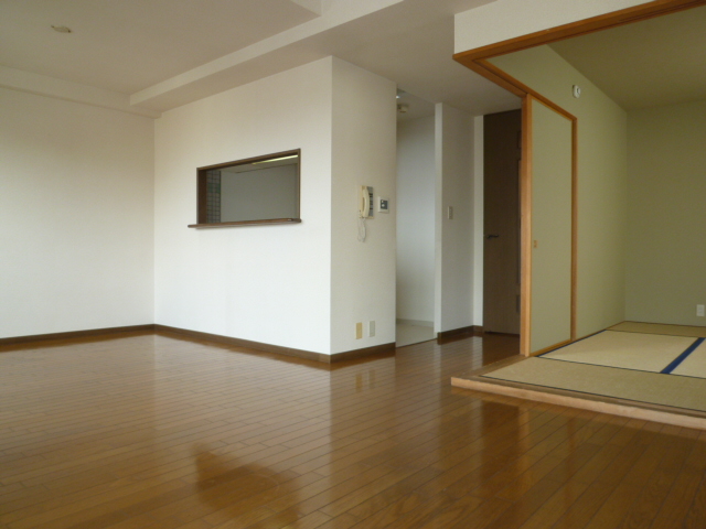 Living and room. Easy-to-use floor plan of sale specifications